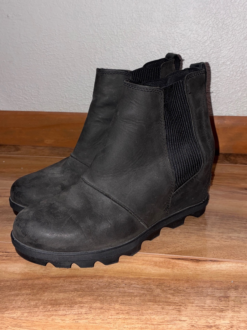 Sorel Joan of Arctic Wedge Chelsea Booties, black - size 8